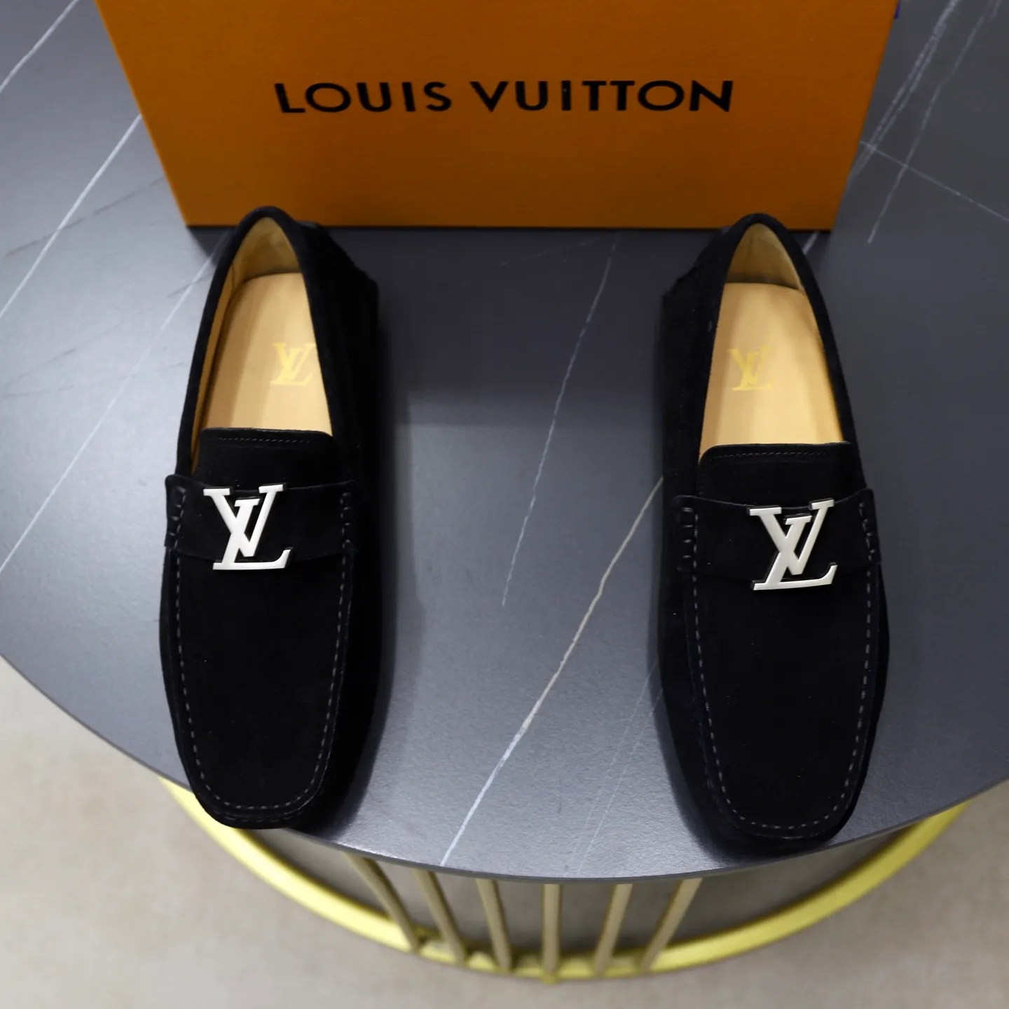 Ex-factory price: 480💰【LV】Louis Vuitton ⚠️High-end men’s driving and pedal series ⚠️38-44 (customized for 45) ⚠️All original cowhide leather! Thick and soft! Made entirely of calfskin lining! Rubber sheet anti-slip beanie sole! Three-dimensional package technology! Fashionable and classic! Handicrafts! Original high quality! Feel free to compare!